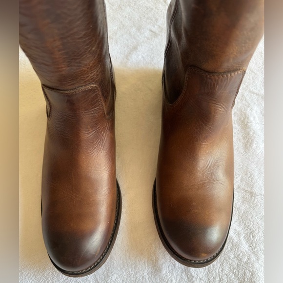 Classic Frye Melissa Button Boots in Cognac 8-1/2 M; pre-owned, good condition - Picture 5 of 9